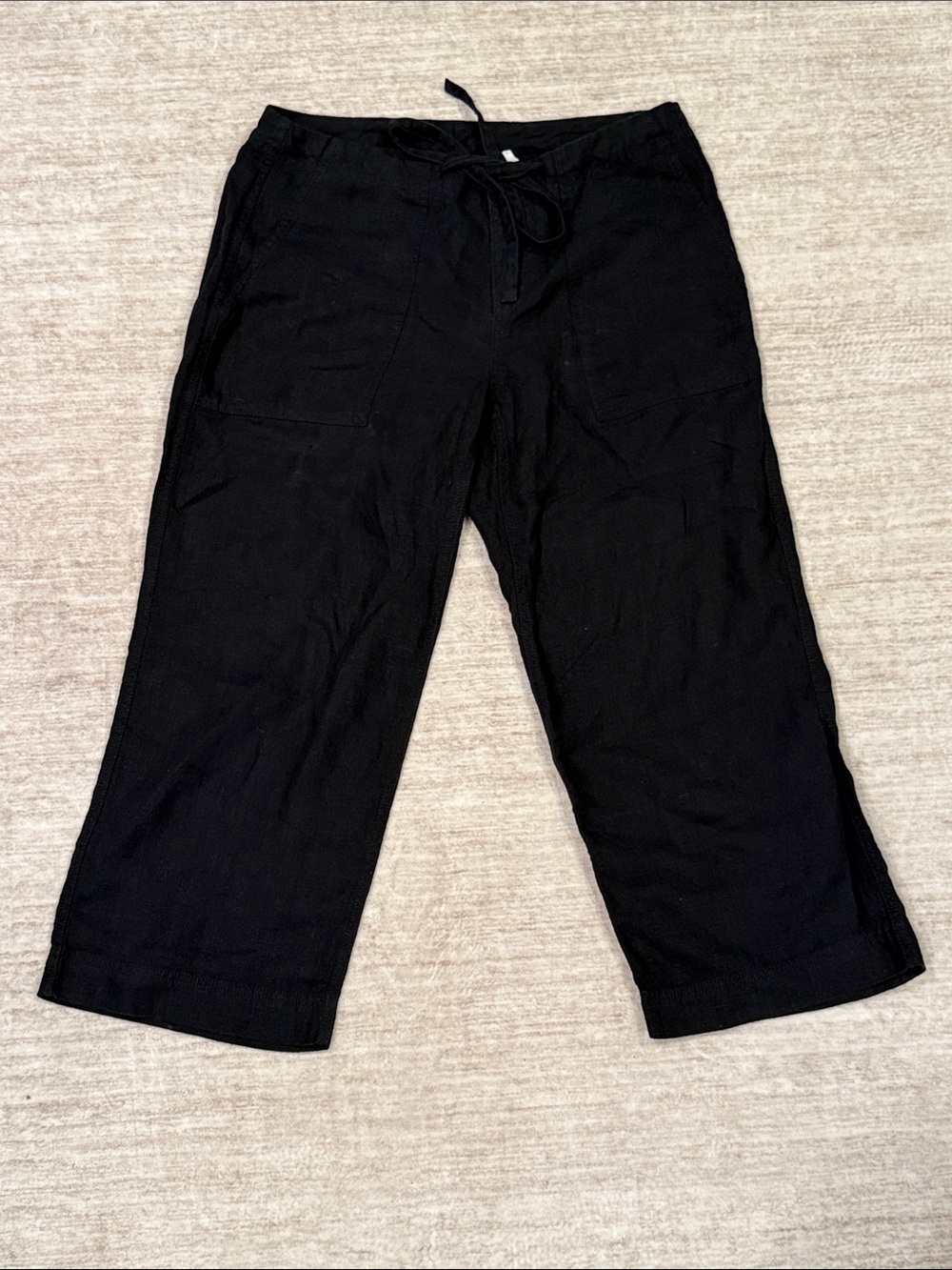 Women’s size small 100% linenBlack Drawstring Capri pants
